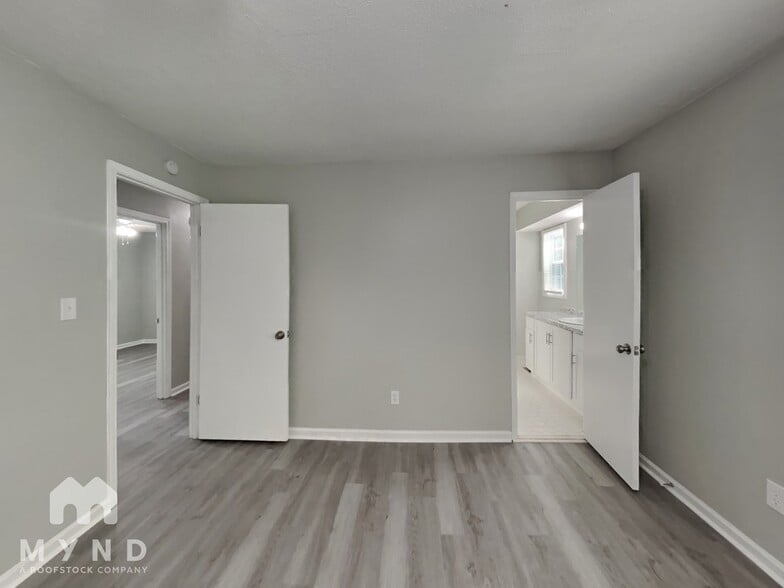 Building Photo - 804 Pine Forest Cir