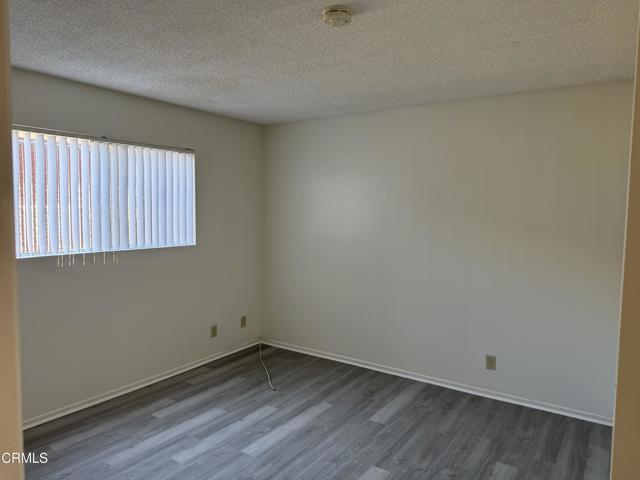 Building Photo - 48 S Oak Ave