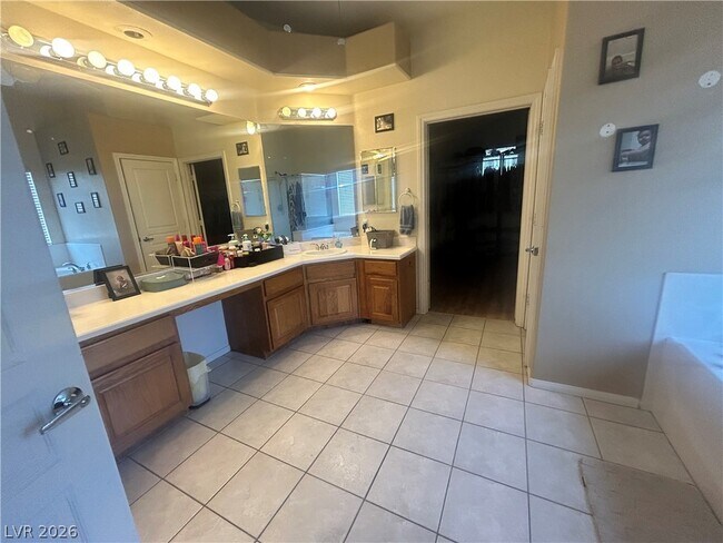Building Photo - 2076 Santina Ave