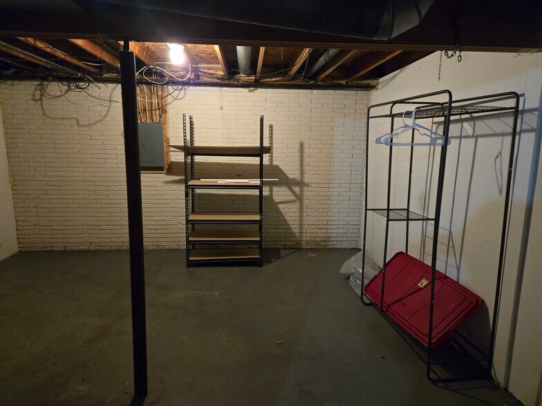 Building Photo - 2472 Carolina Ave