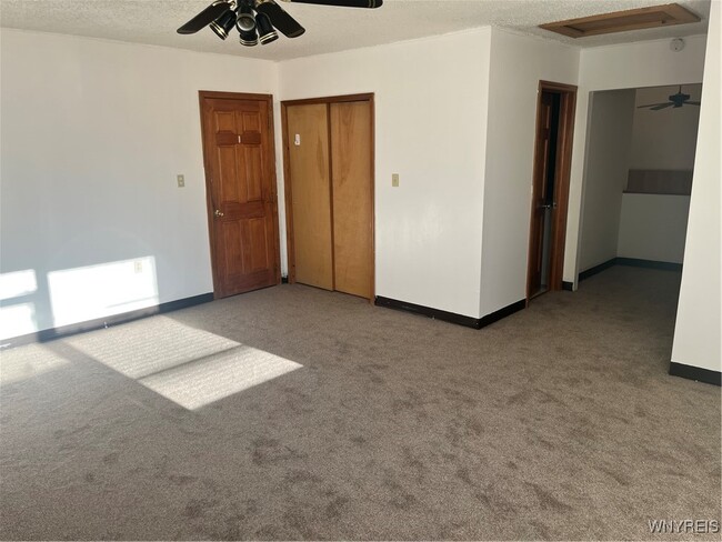 Building Photo - 206 Hillcrest Dr