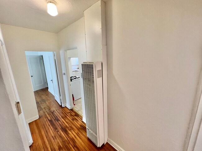 Building Photo - Charming Belmont Shore 2BD/1BA in Spanish-Style Duplex | Garage Included