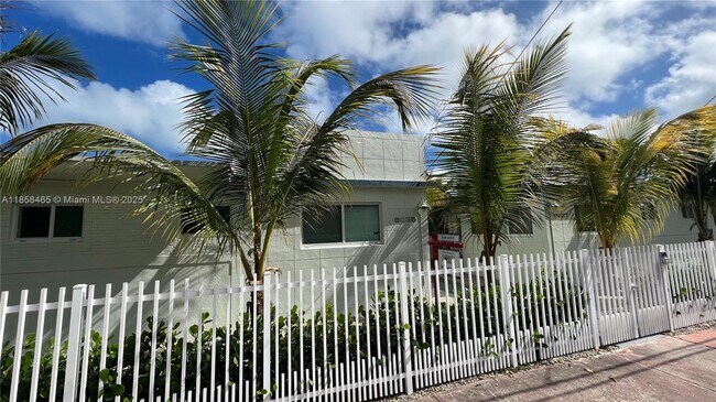 Building Photo - 8227 Crespi Blvd