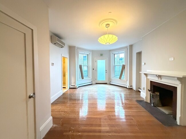 Building Photo - 218 Newbury St