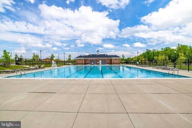 Building Photo - 4236 Winding Waters Terrace