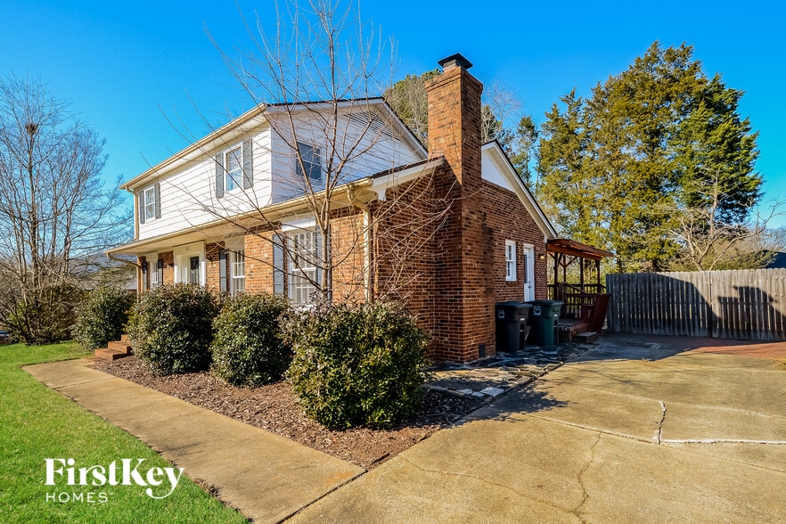 Building Photo - 5302 Broadmoor Pl