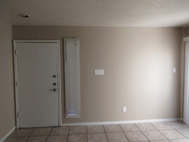 Building Photo - 11514 Meadow Ln