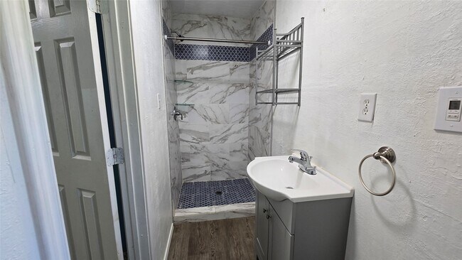 Building Photo - 2717 County Rd 3479B