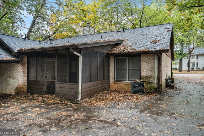 Building Photo - 2610 Golfview Terrace SE