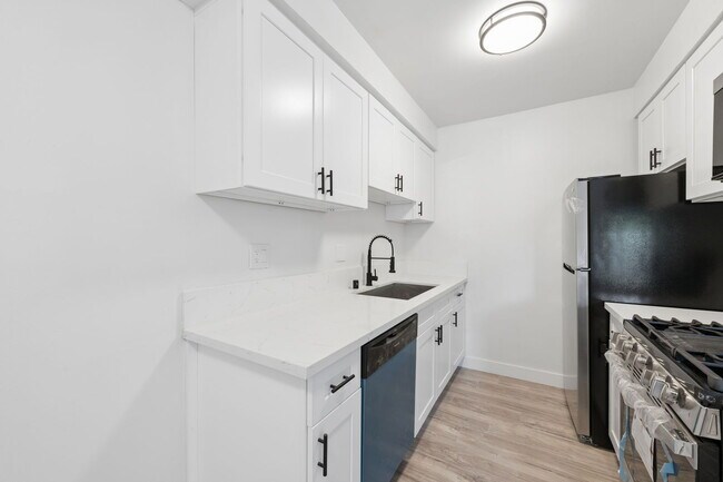 Building Photo - 6828 Fulton Ave