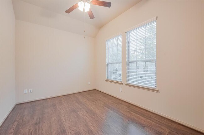 Building Photo - 4410 Fenetre Forest St