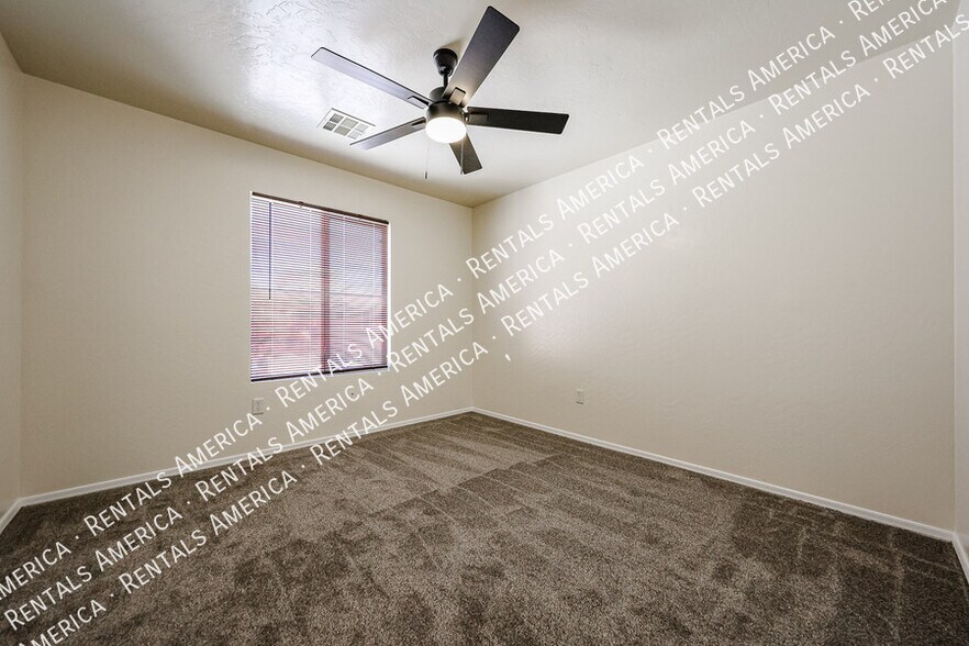 Building Photo - 528 W Mountain Sage Dr