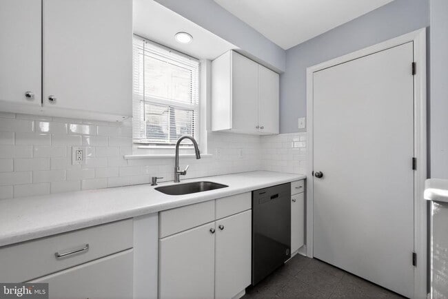 Building Photo - 109 W Park Blvd