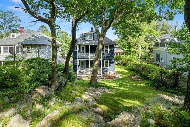 Building Photo - 1045 Adams St