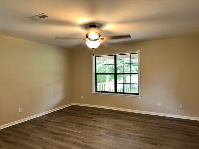 Building Photo - New Brockton, AL!