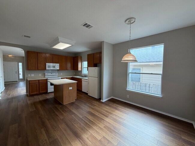 Building Photo - CENTRALLY LOCATED 3 BEDROOM SINGLE STORY HOME IN STEUBING RANCH SUBDIVISION*ISLAND KITCHEN