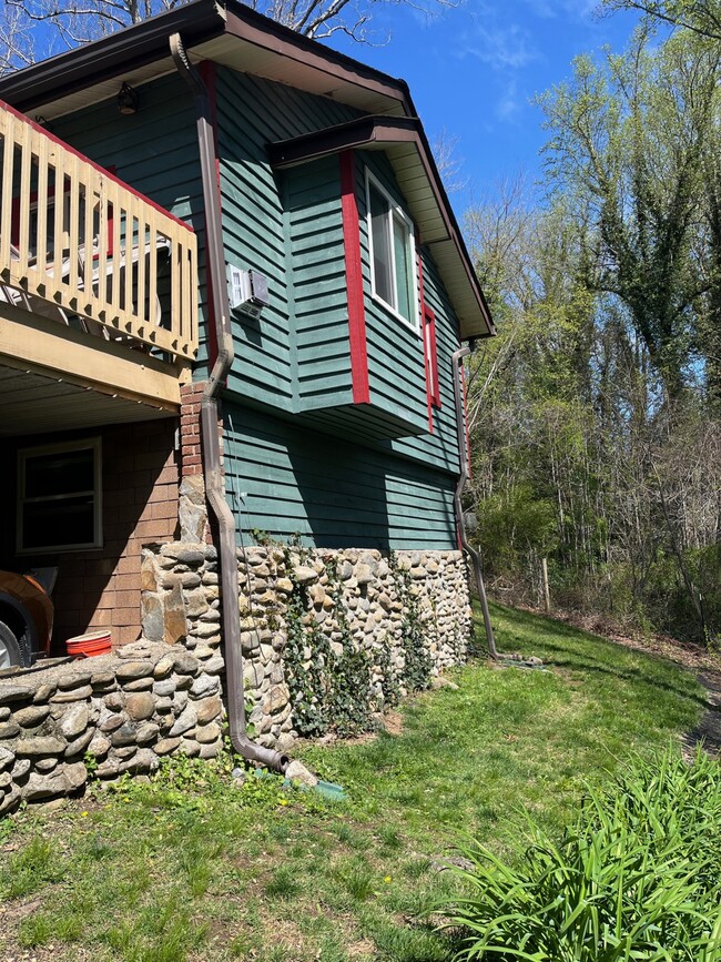 Building Photo - 114 Walker St
