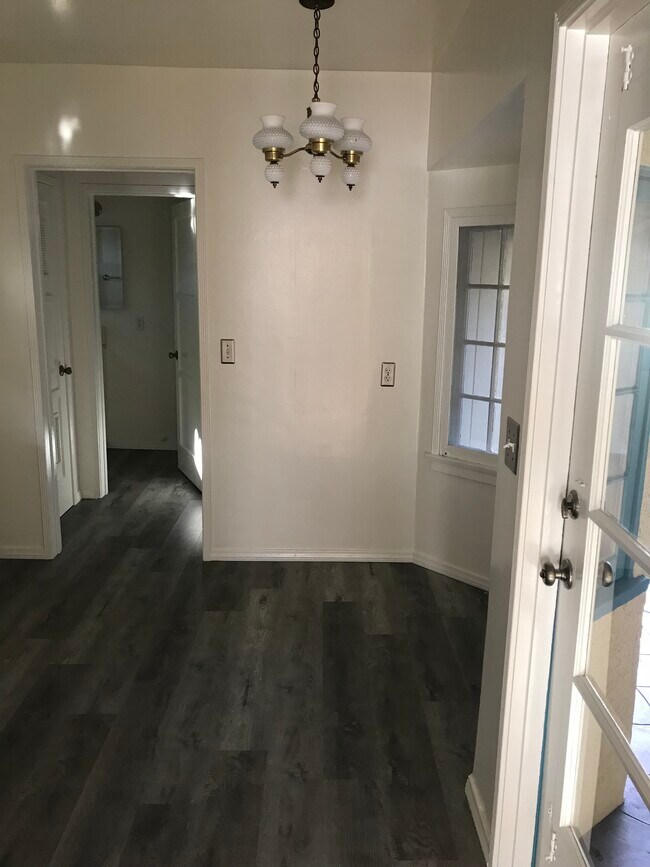 Building Photo - 554 S Indiana St