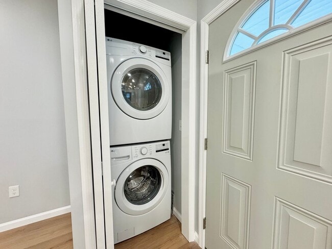 Building Photo - Your search ends here! Rent today!!