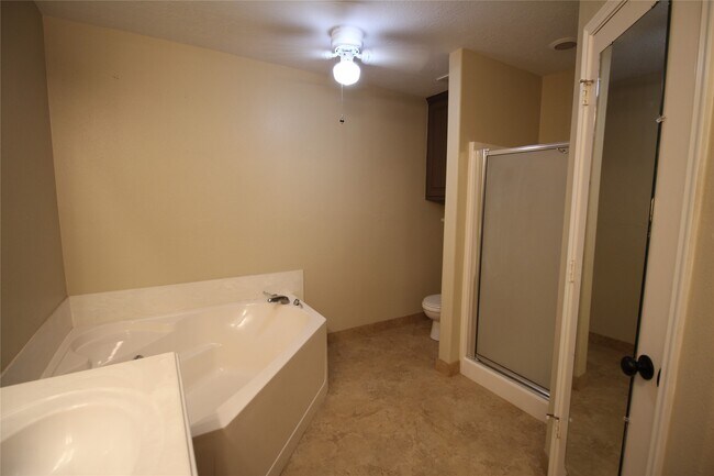 Building Photo - 16405 Sun View Ln