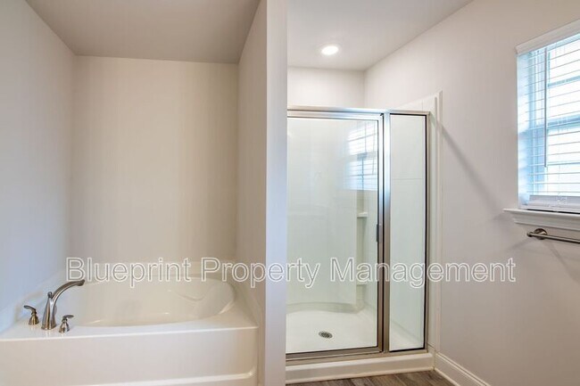 Building Photo - 281 Union Dr