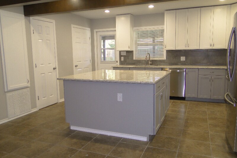 Building Photo - 4115 Robinhood Dr