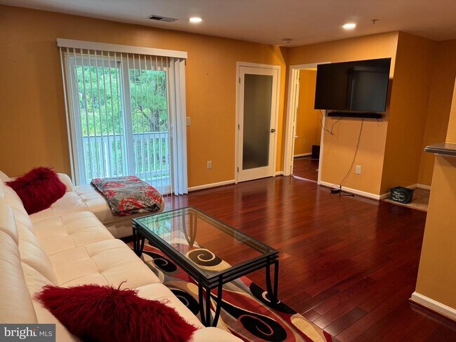 Building Photo - 38 White Pine Cir