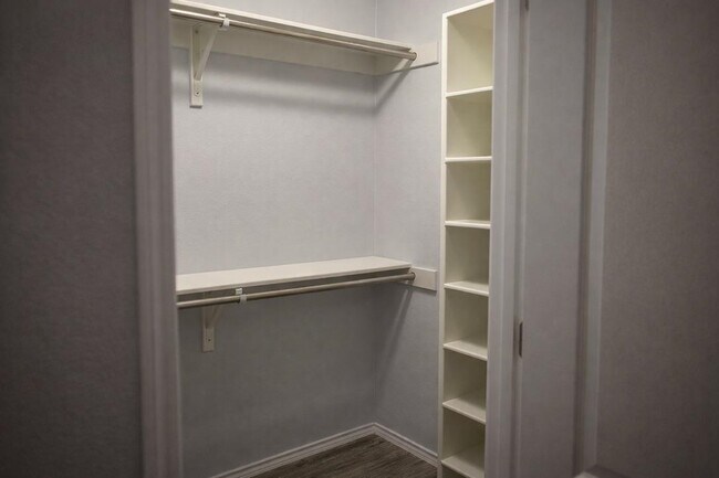 Building Photo - 427 Peyramale Ct