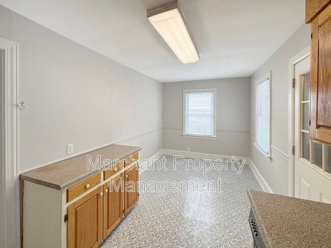 Building Photo - 22 Brownwood Dr