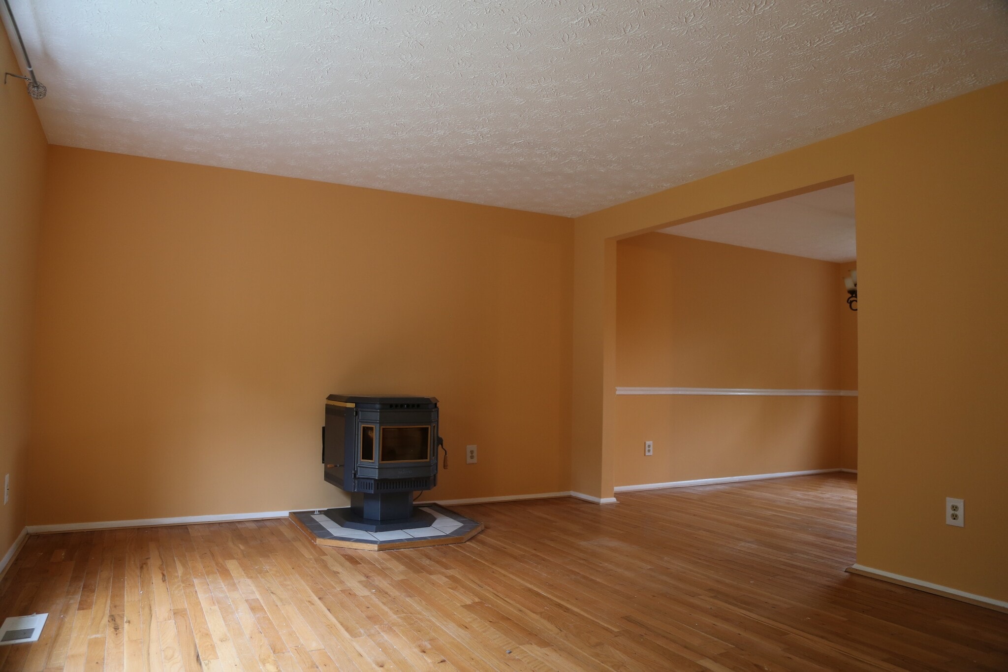 Building Photo - 12945 Pinecrest road