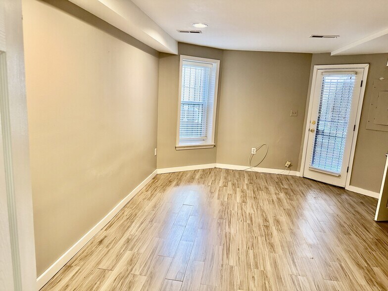 Building Photo - 2006 15th St NW