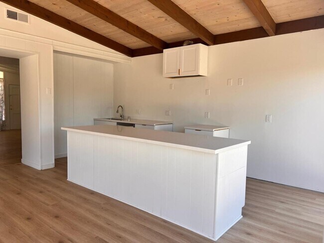 Building Photo - 14892 Donner Dr