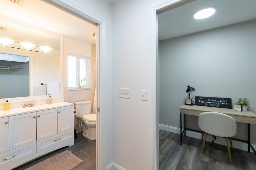 Building Photo - 2330 Sykes Creek Dr