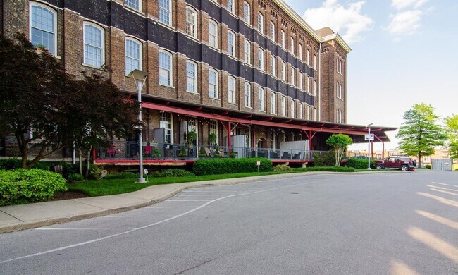 Building Photo - Expansive Historic Loft in the Heart of Germantown