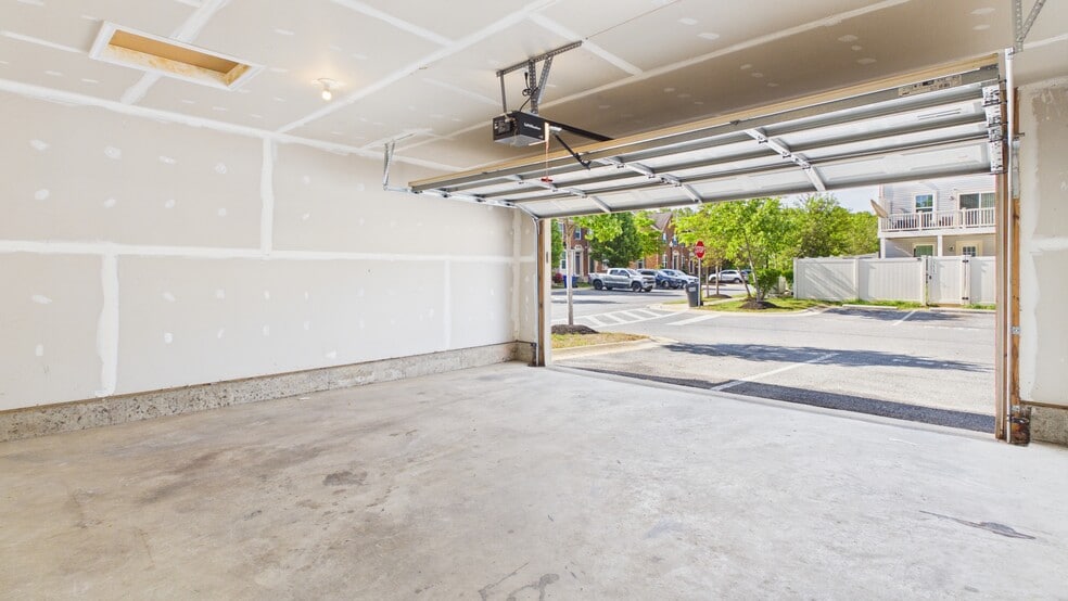Building Photo - 5423 Saint Rita Dr