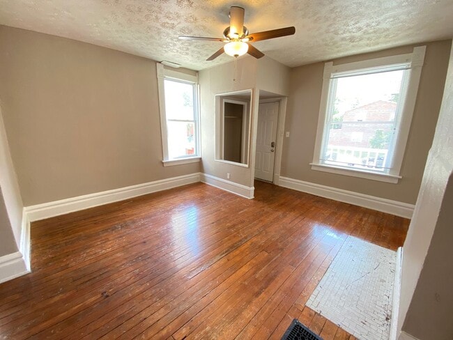 Building Photo - Hunter Ave 1438-1440 MLR