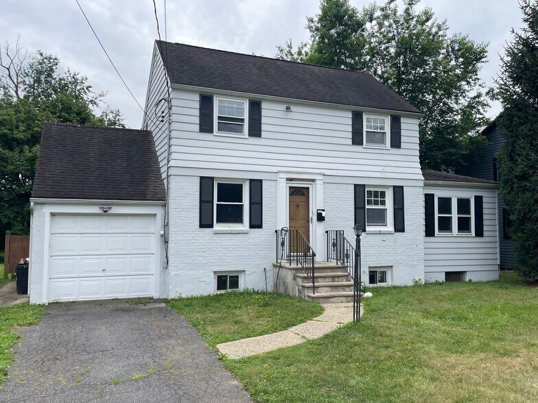 Building Photo - 218 Ridge St
