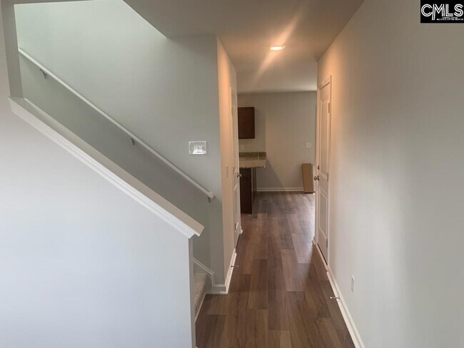 Building Photo - 3055 Hallsdale Dr