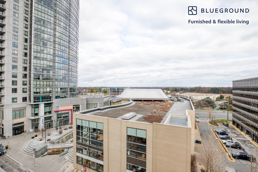 Building Photo - 11351 Woodglen Dr