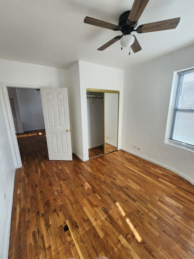 Building Photo - 1549 N Maplewood Ave