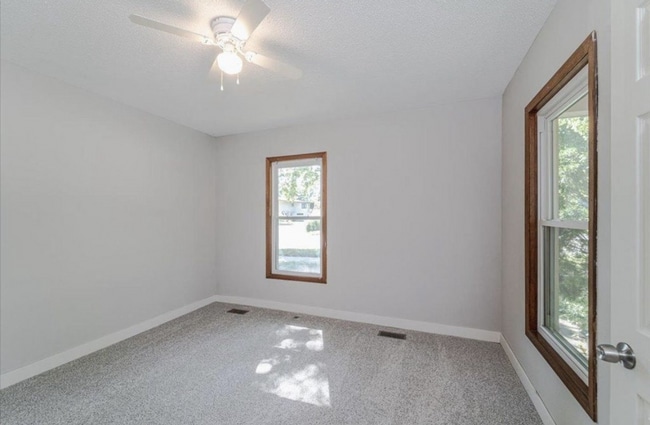 Building Photo - Beautiful 3-Bed 1-Bath Available Now in Ha...