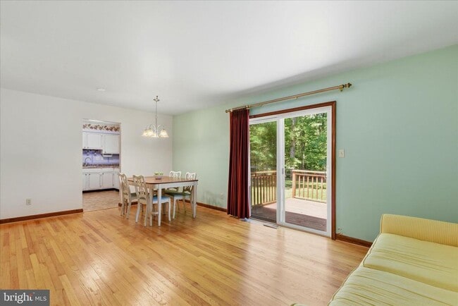 Building Photo - 45320 Barefoot Dr