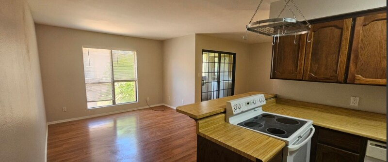 Building Photo - 3131 W Cochise Dr