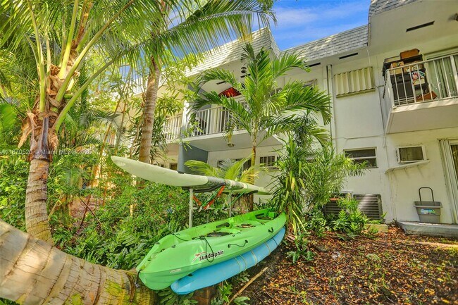 Building Photo - 1860 Venice Park Dr