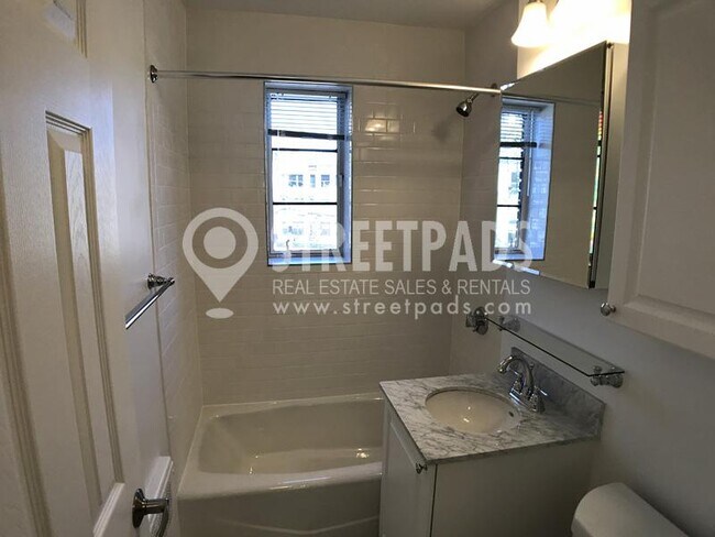 Building Photo - 1 bedroom in Brookline MA 02446