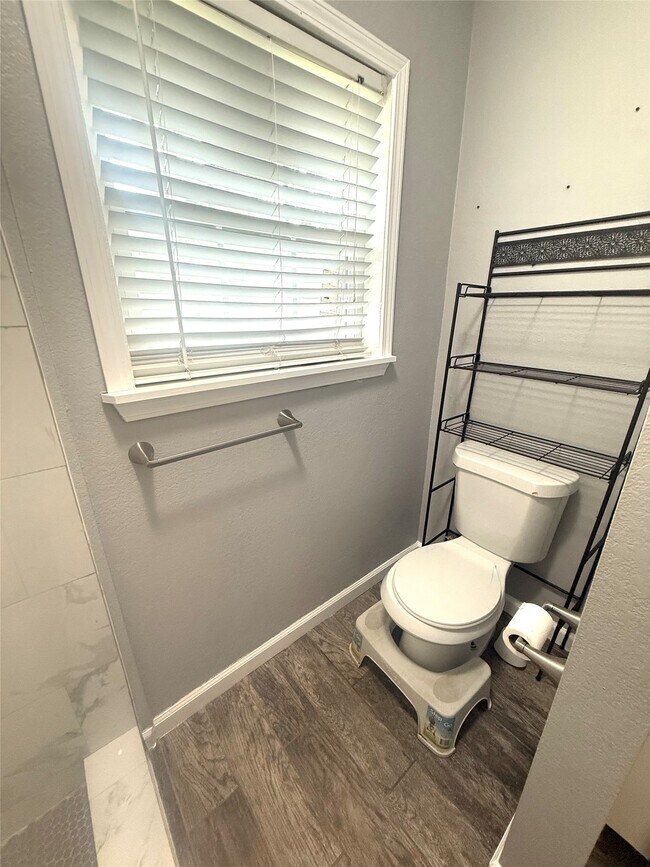 Building Photo - 12 Willow Ln