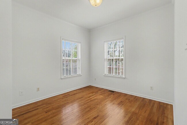 Building Photo - 179 Little St SE