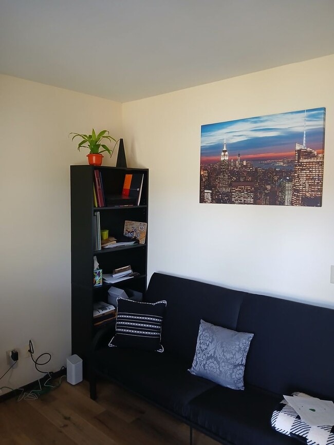 Building Photo - Sublease Available Beginning December 1st