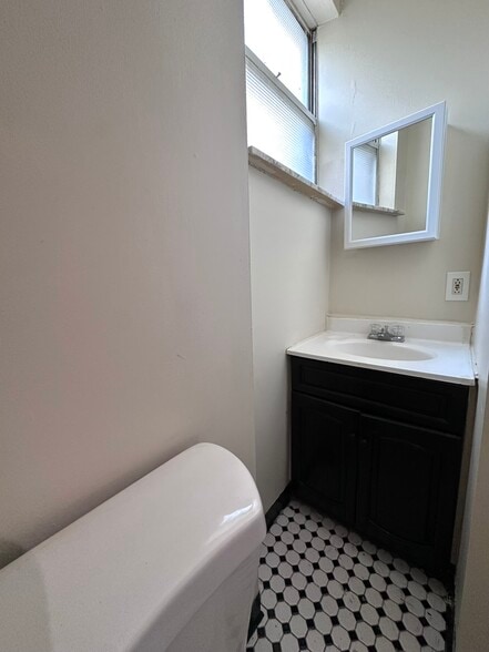 Building Photo - 1922 S Bonsall St