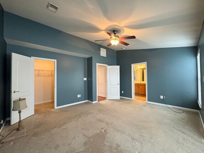 Building Photo - Stunning 3 Bed 2/2 Bath End-Unit Townhome In Desired Stone Ridge South